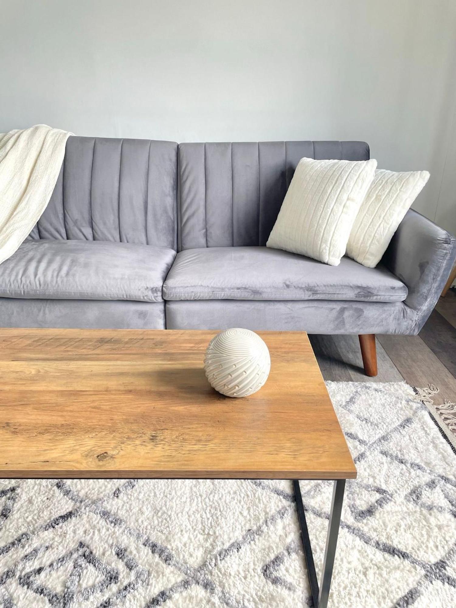 Vibrant 2 Bedroom Flat, Free Parking *