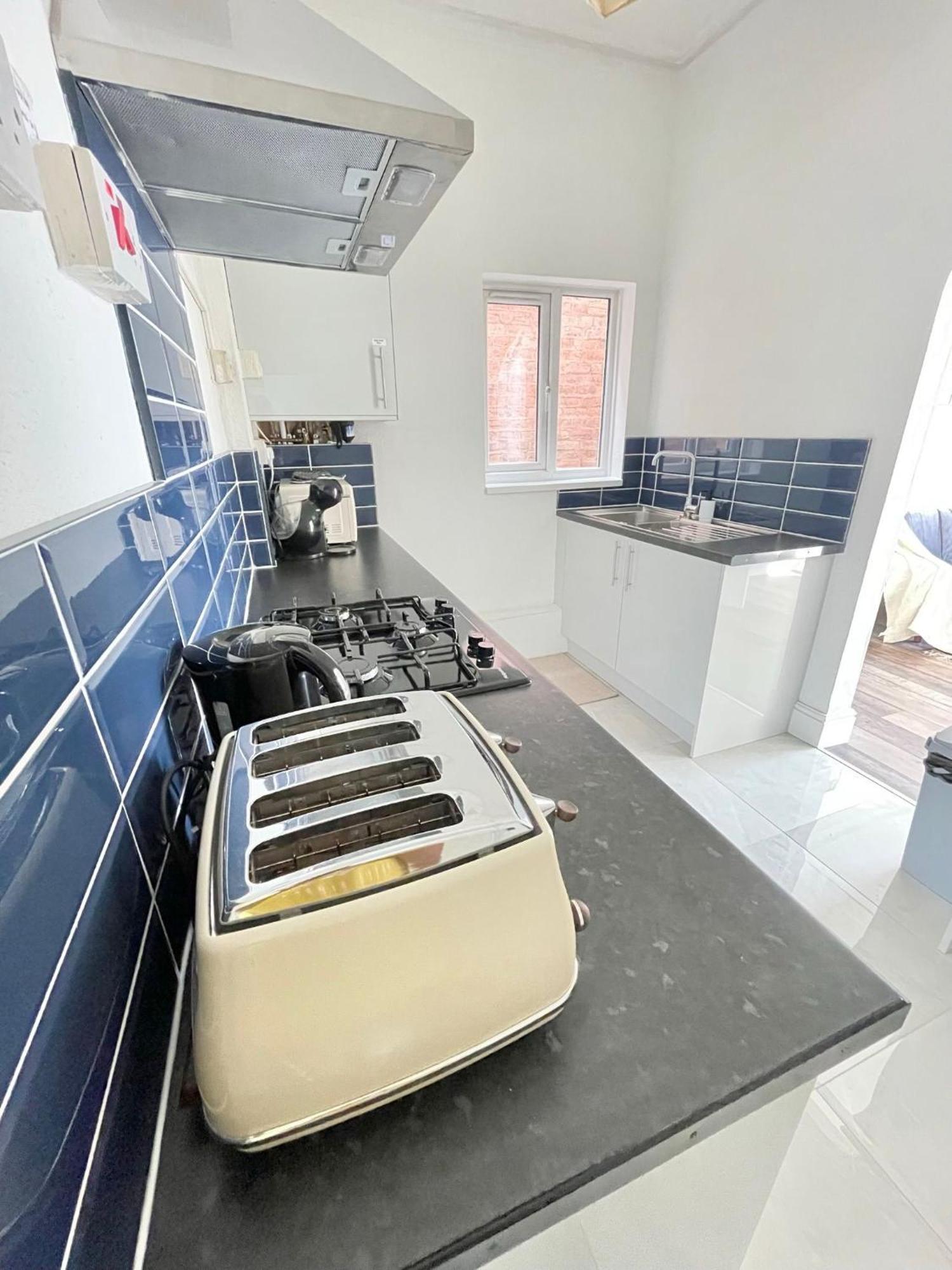 Vibrant 2 Bedroom Flat, Free Parking * Birmingham